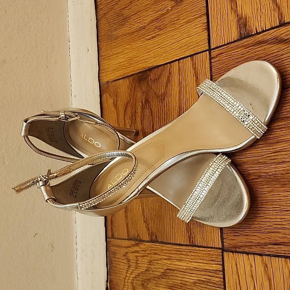 Preloved Silver Rhinestone heels